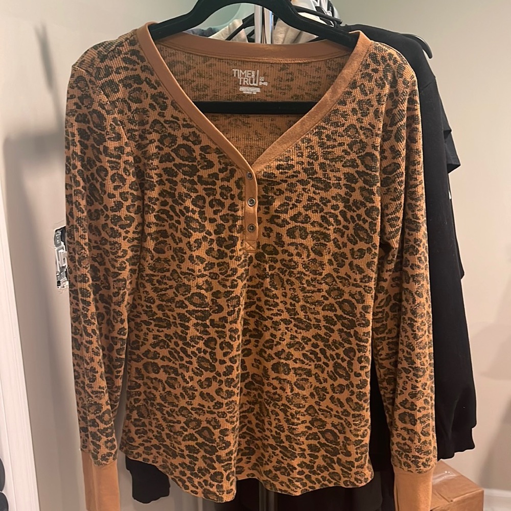 Time and True Cheetah Long Sleeve Shirt Size Medium